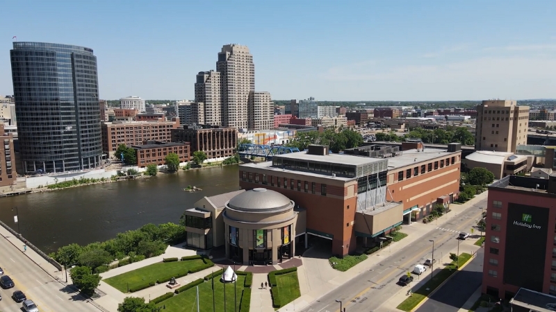 The Grand Rapids Art Museum with the city skyline in the background